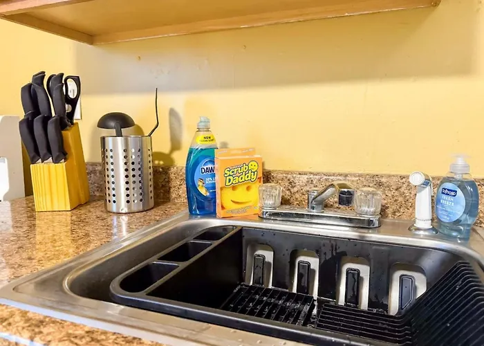 Sleeps 9 2 Bedrooms 6 Beds Parking And Wifi Pittsburgh
