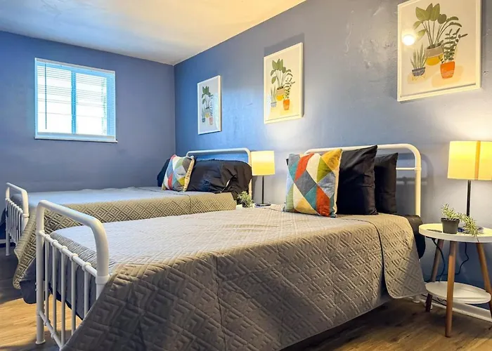 Sleeps 9 2 Bedrooms 6 Beds Parking And Wifi * Pittsburgh